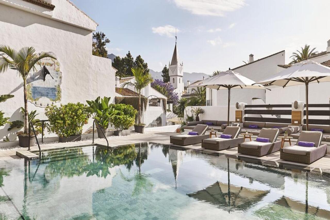 Nobu Hotel Marbella Esterno foto The hotel's pool