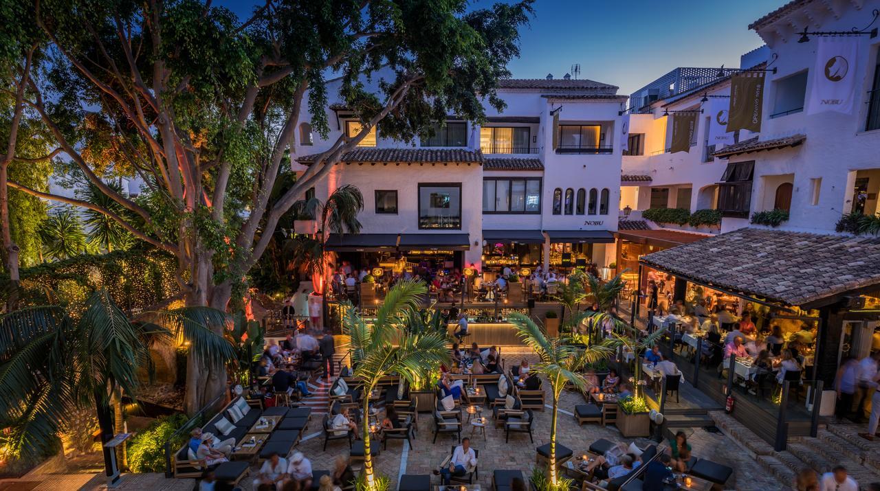 Nobu Hotel Marbella Esterno foto The restaurant at night