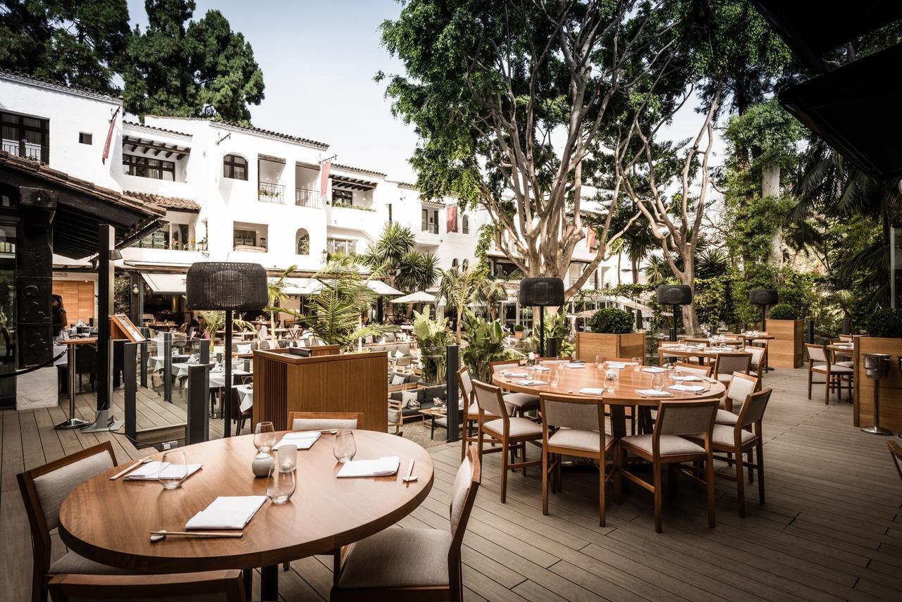 Nobu Hotel Marbella Esterno foto The patio at the restaurant